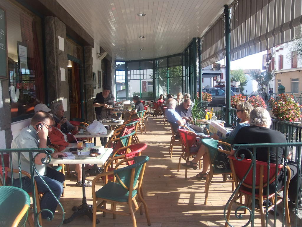Hotel-Cafe Du Trinquet Cambo-les-Bains Exterior foto